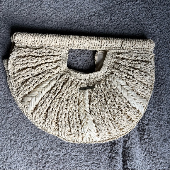 ⭐️Welcome to Crystal's closet!⭐️ - Picture 7 of 8